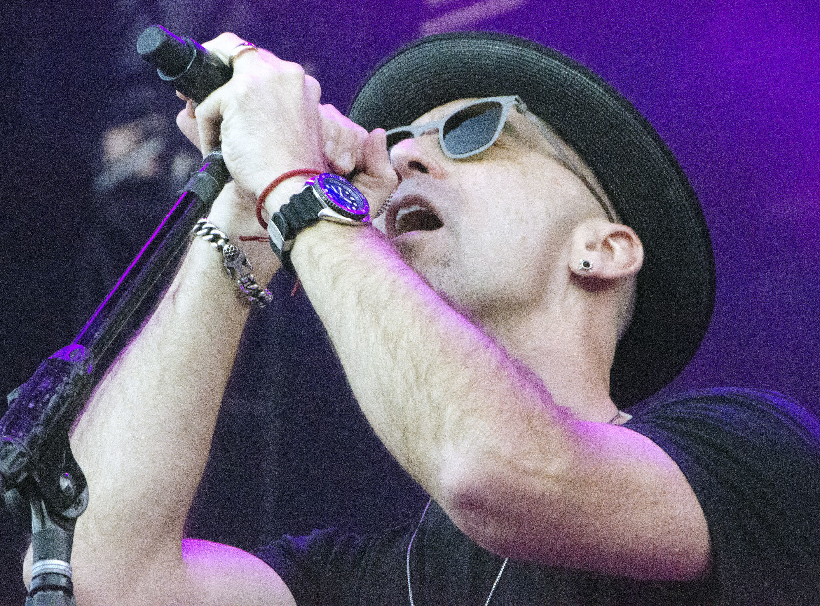 LIVE 1